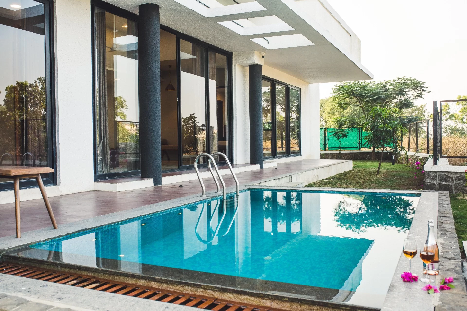 luxury villas in khandala with pool