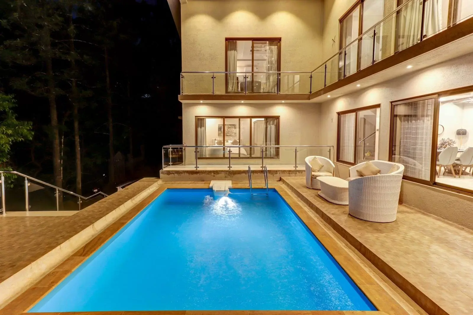 villa with swimming pool in panchgani for couples